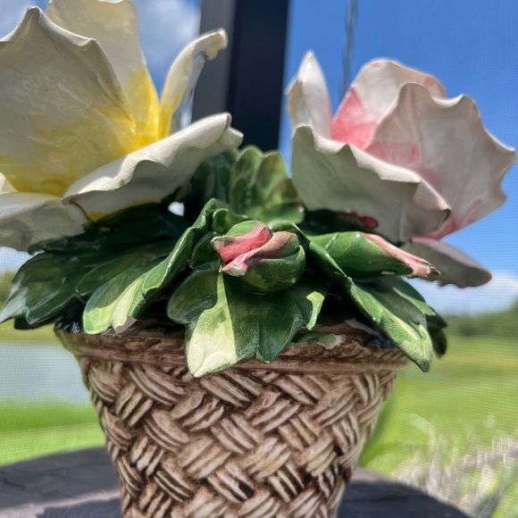 Capodimonte Porcelain Flower Rose Bouquet Basket Centerpiece Vintage - Picture 6 of 17